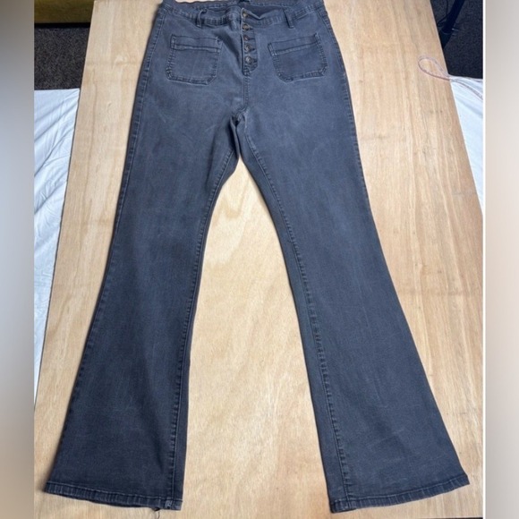Fashion Nova Womens Flare Jeans Charcoal Gray Button Fly High Rise Size 16 - Picture 2 of 10